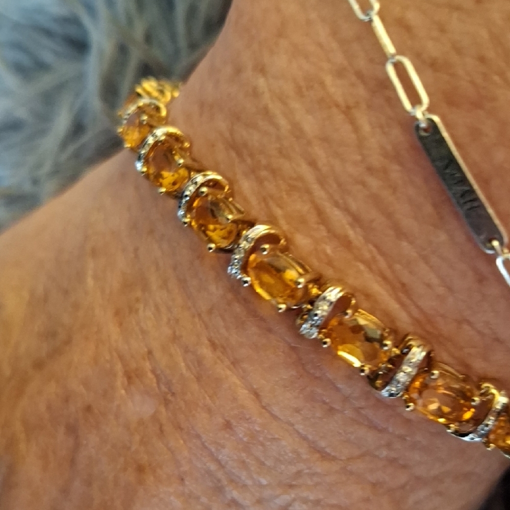 Elegant Gold and Amber Bracelet
